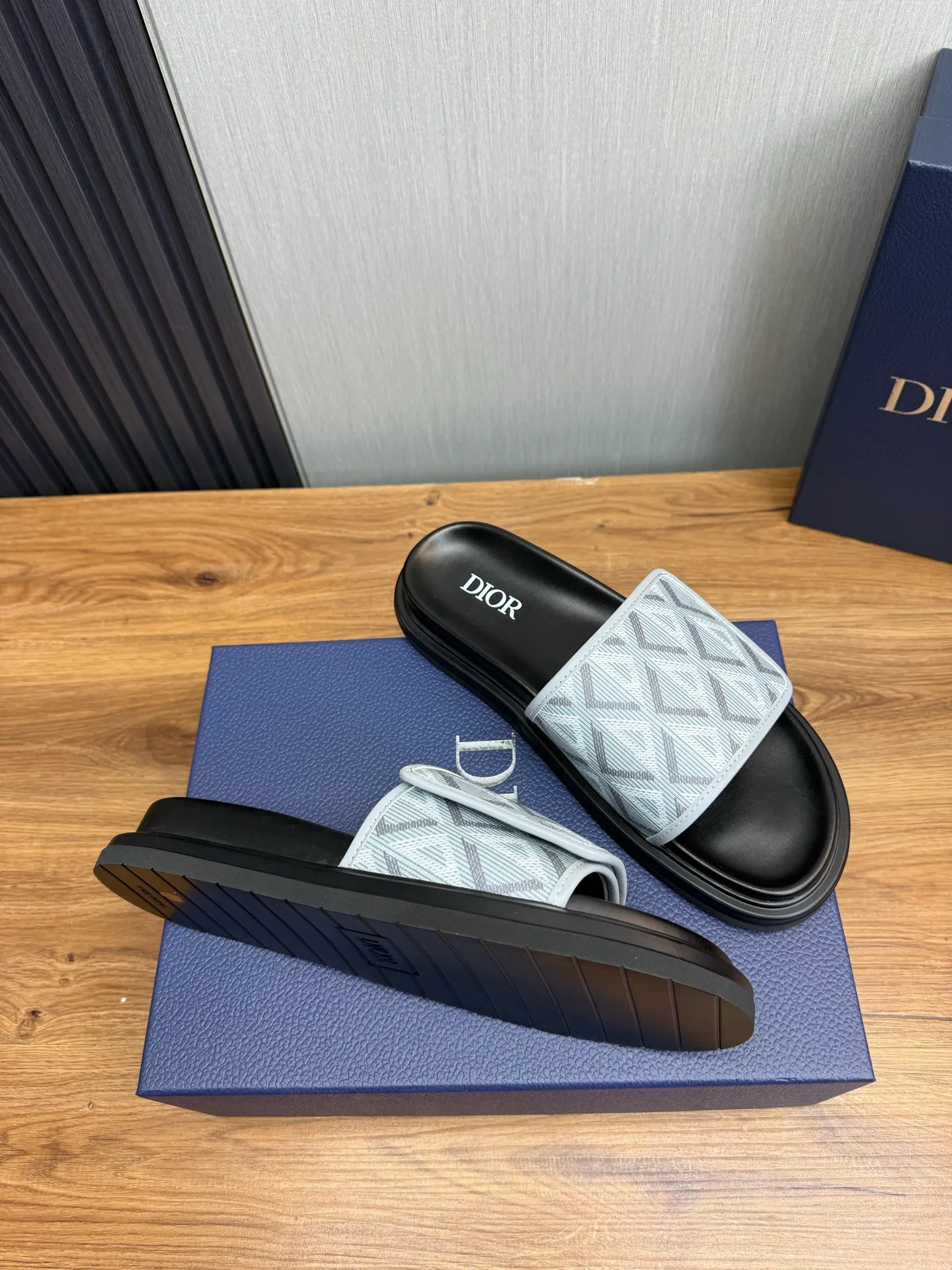 Men's shoes 💰280💰 Dior. Men's slippers 🩴Official website 1:1 production 38-45 yards 45 46 🉑️Customized original material shipped✅